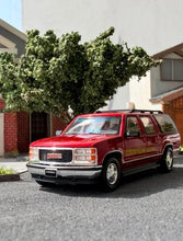 Load image into Gallery viewer, Bliss 1:64 HEC Red Suburban GMT400 SUV Sports Model Diecast Metal Car New Collection
