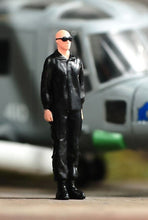 Load image into Gallery viewer, 1:64 Painted Unpainted Figure Model Miniature Resin Diorama Sand Air Force Man New
