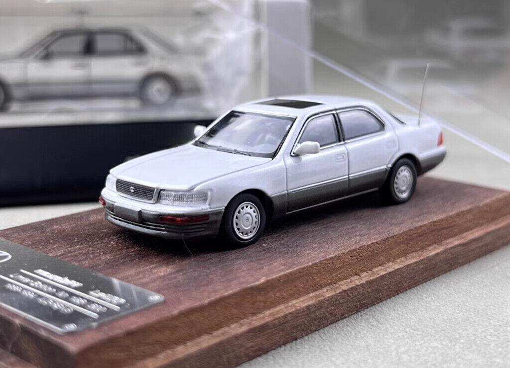 FW 1:64 White LS400 XF10 UCF10 Sedan Sports Model Diecast Metal Car New Collection