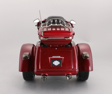 Load image into Gallery viewer, Maisto 1:12 Red 2021 CVO TRI Glide Sports Model Toy Diecast Metal Motorcycle
