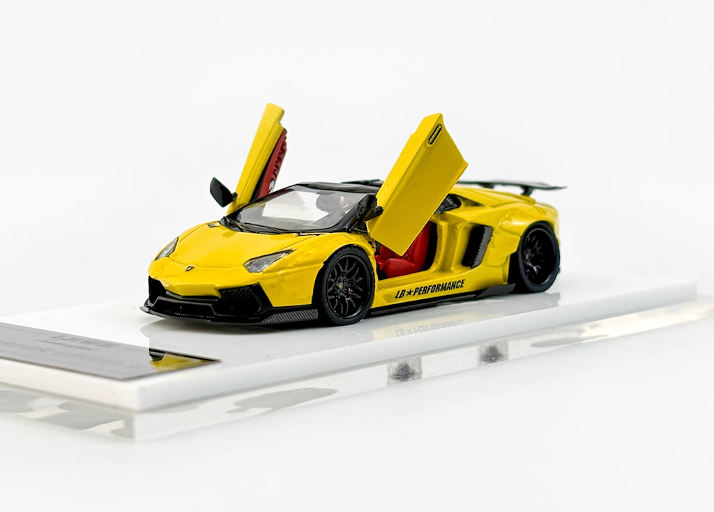 RM 1:64 Yellow Aventador LP700-4 Sports Model Diecast Metal Car New Collection