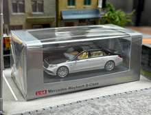 Load image into Gallery viewer, Master 1:64 Black White S650 X222 Luxury Sedan Model Diecast Metal Car New Collection
