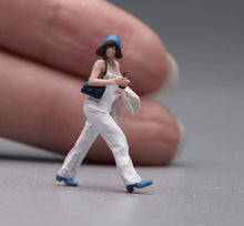 Load image into Gallery viewer, 1:64 Painted Figure Model Miniature Resin Diorama Toy Sand Walking Couple Lovers
