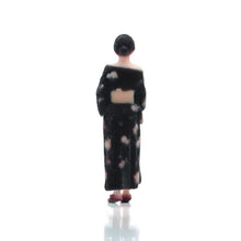 Load image into Gallery viewer, 1:24 Painted Figure Model Miniature Resin Diorama  Sand Kimono Lady with Cat
