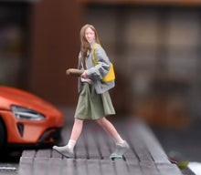Load image into Gallery viewer, 1:64 Painted Figure Model Miniature Resin Diorama Toy Sand Girlfriend Lady Set
