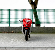 Load image into Gallery viewer, CM 1:64 Agusta Superveloce SV800 Figure Model Diecast Metal Motorcycle Bike
