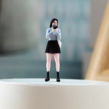 Load image into Gallery viewer, 1:24 Painted Figure Model Miniature Resin Diorama  Sand Camera Girl Lady
