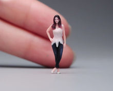 Load image into Gallery viewer, 1:64 Painted Figure Model Miniature Resin Diorama Sand Beauty White Top Lady
