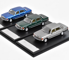 Load image into Gallery viewer, Maxwell 1:64 Benz 450SEL W116 Sedan Classic Sport Model Diecast Metal Car New Collection
