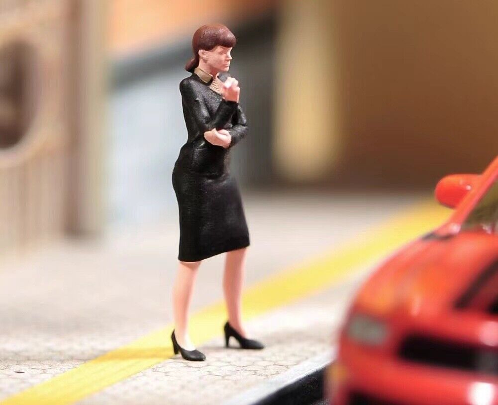 1:64 Painted Figure Model Miniature Resin Diorama Sand Toy Smoking Beauty Lady