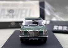 Load image into Gallery viewer, Maxwell 1:64 Green W114 200 Strich 8 Classic Sedan Model Diecast Metal Car New Collection
