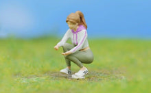 Load image into Gallery viewer, 1:64 Painted Figure Model Miniature Resin Diorama Sand Pet Walk Cat Kitten Toy
