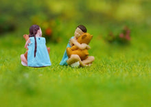 Load image into Gallery viewer, 1:64 Painted Figure Model Miniature Resin Diorama Outdoor Picnic Camping Reading Collection
