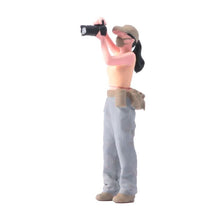 Load image into Gallery viewer, 1:64 Painted Figure Model Miniature Resin Diorama Sand Photographer Cameraman
