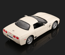 Load image into Gallery viewer, Maisto 1:24 White Corvette Z06 Coupe Racing Sports Model Diecast Metal Car New Collection
