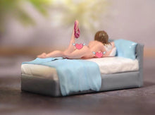 Load image into Gallery viewer, 1:64 Painted Figure Model Miniature Resin Diorama Sand Host Man Kol Anchor Toy Collection
