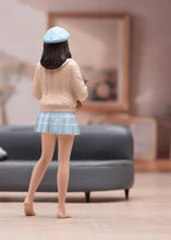 Load image into Gallery viewer, 1:24 Painted Figure Model Miniature Resin Diorama Pink Blue JK Uniform Girl Bear
