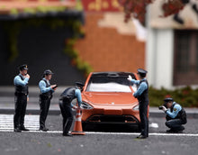 Load image into Gallery viewer, 1:64 Painted Figure Model Miniature Resin Sand Policeman Set Five People Police

