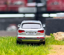 Load image into Gallery viewer, Masdi 1:64 2008 Silver Q7 FSI Quattro SUV Sports Model Diecast Metal Car New Collection
