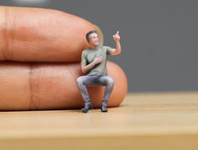 Load image into Gallery viewer, 1:64 Painted Figure Model Miniature Resin Diorama Sand sitting Posture Man cool
