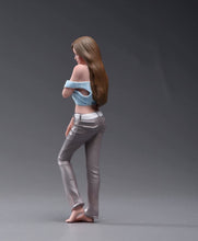 Load image into Gallery viewer, 1:24 Painted Figure Model Miniature Resin Diorama Off Shoulder Top Lady Woman A

