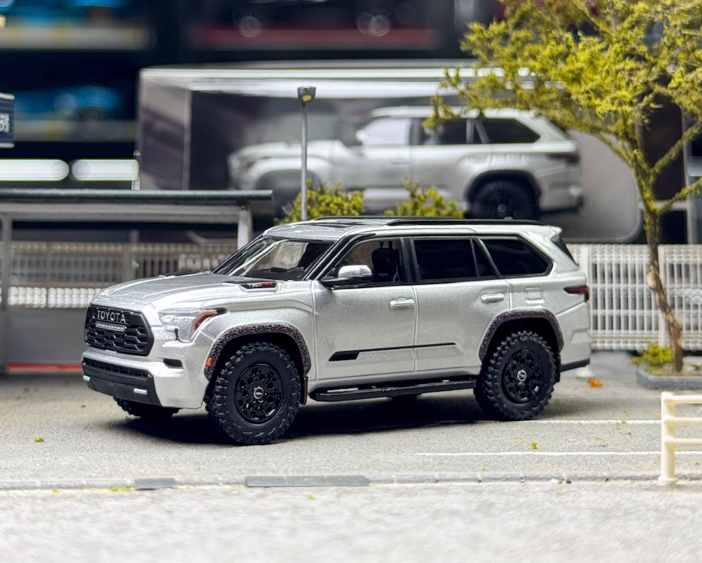 CM 1:64 Silver Sequoia Full Sized SUV ORV Sports Model Diecast Metal Car New Collection