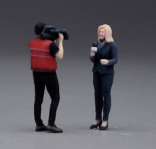 Load image into Gallery viewer, 1:64 Painted Figure Model Miniature Resin Diorama street interview Host Camera
