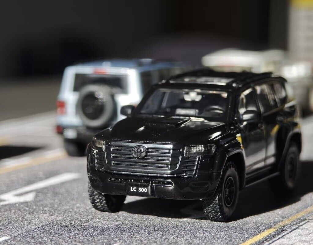 Masdi 1:64 Black LC300 Land Cruiser ORV SUV Sports Model Diecast Metal Car New Collection