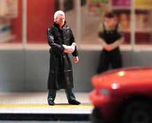Load image into Gallery viewer, 1:24 Painted Figure Model Miniature Resin Diorama Sand Black Coat White Hair Man
