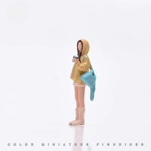 Load image into Gallery viewer, 1:24 Painted Figure Model Miniature Resin Diorama Sand Pretty Girl Yellow Hoodie
