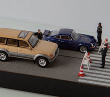 Load image into Gallery viewer, 1:64 Painted Figure Model Miniature Resin Diorama Sand Policeman Police Traffic
