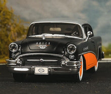 Load image into Gallery viewer, Maisto 1:24 1955 Century Classic Vintage Model Toy Diecast Metal Car BN
