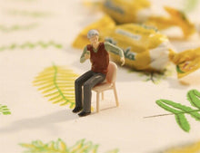 Load image into Gallery viewer, 1:64 Painted Figure Model Miniature Resin Diorama Sand Reunion Dinner Gathering
