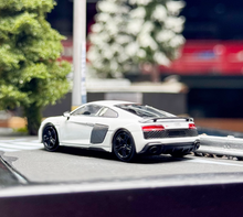 Load image into Gallery viewer, Masdi 1:64 White 2022 R8 V10 Coupe Racing Sports Model Diecast Metal Car New Collection

