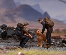 Load image into Gallery viewer, 1:64 Painted Figure Model Miniature Resin Diorama Scene Sand Outdoor Set Men Dog
