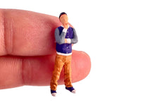 Load image into Gallery viewer, 1:64 Painted Figure Model Miniature Resin Diorama Baseball Jacket Man Pink Lady
