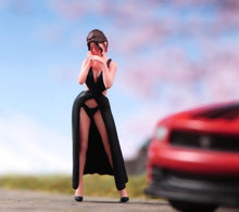 Load image into Gallery viewer, 1:64 Painted Figure Model Miniature Resin Diorama Sand Morden Girl Black Dress
