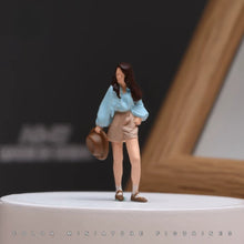 Load image into Gallery viewer, 1:24 Painted Figure Model Miniature Resin Diorama  Sand Brown Hair Girl Hat
