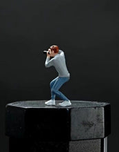 Load image into Gallery viewer, 1:64 Painted Figure Mini Model Miniature Resin Diorama Sand Street Camera Man
