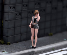 Load image into Gallery viewer, 1:64 Painted Figure Model Miniature Resin Sand Lady Beauty Suit Woman Sunglasses
