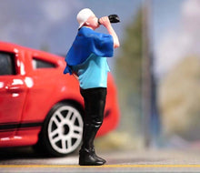 Load image into Gallery viewer, 1:64 Painted Figure Model Miniature Resin Diorama Sand Drinking Standing Man Boy
