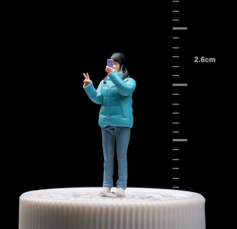1:64 Painted Figure Mini Model Miniature Resin Diorama Selfie Down Jacket Girl New Scene