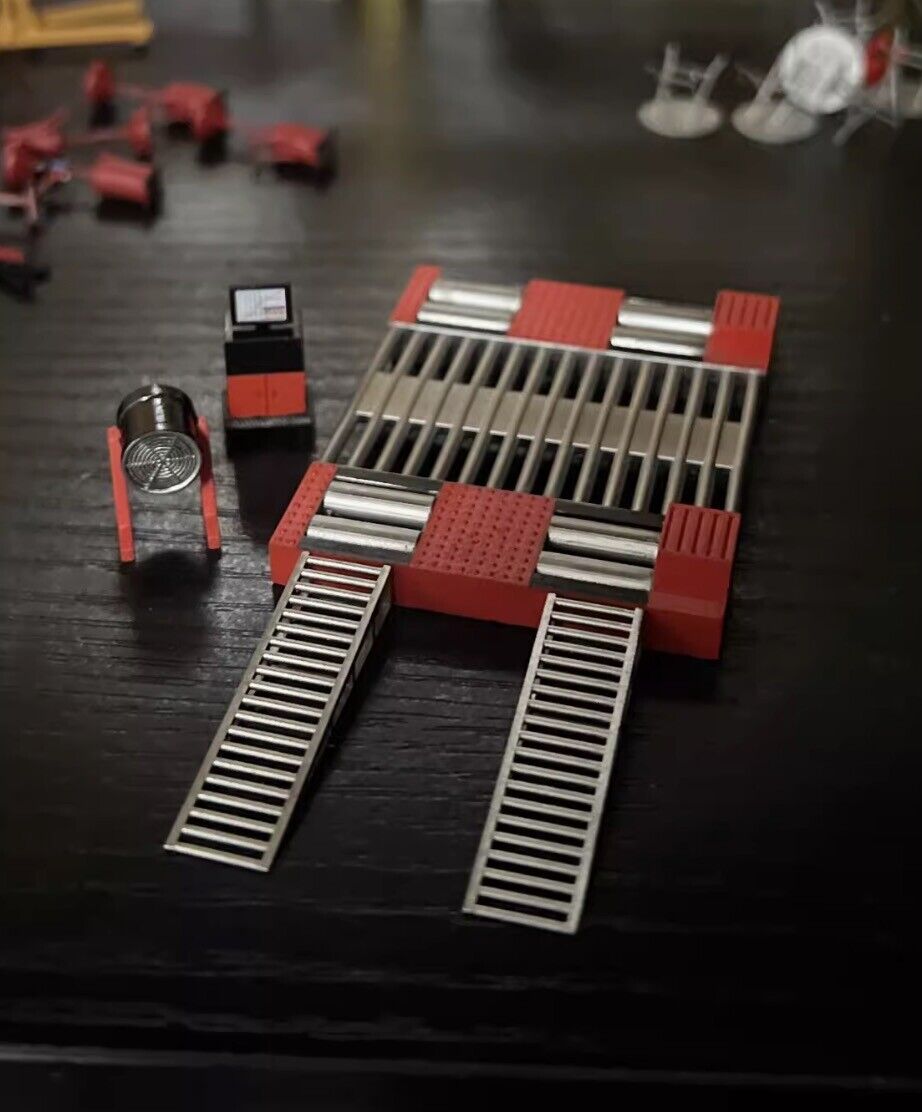 1:64 Painted Figure Model Miniature Resin Sand Horsepower Engine Repair Shop Toy Collection