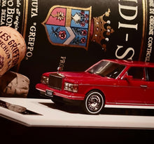 Load image into Gallery viewer, GFCC 1:64 HEC Red 1998 Silver Spur Park Ward Model Diecast Metal Car New Collection
