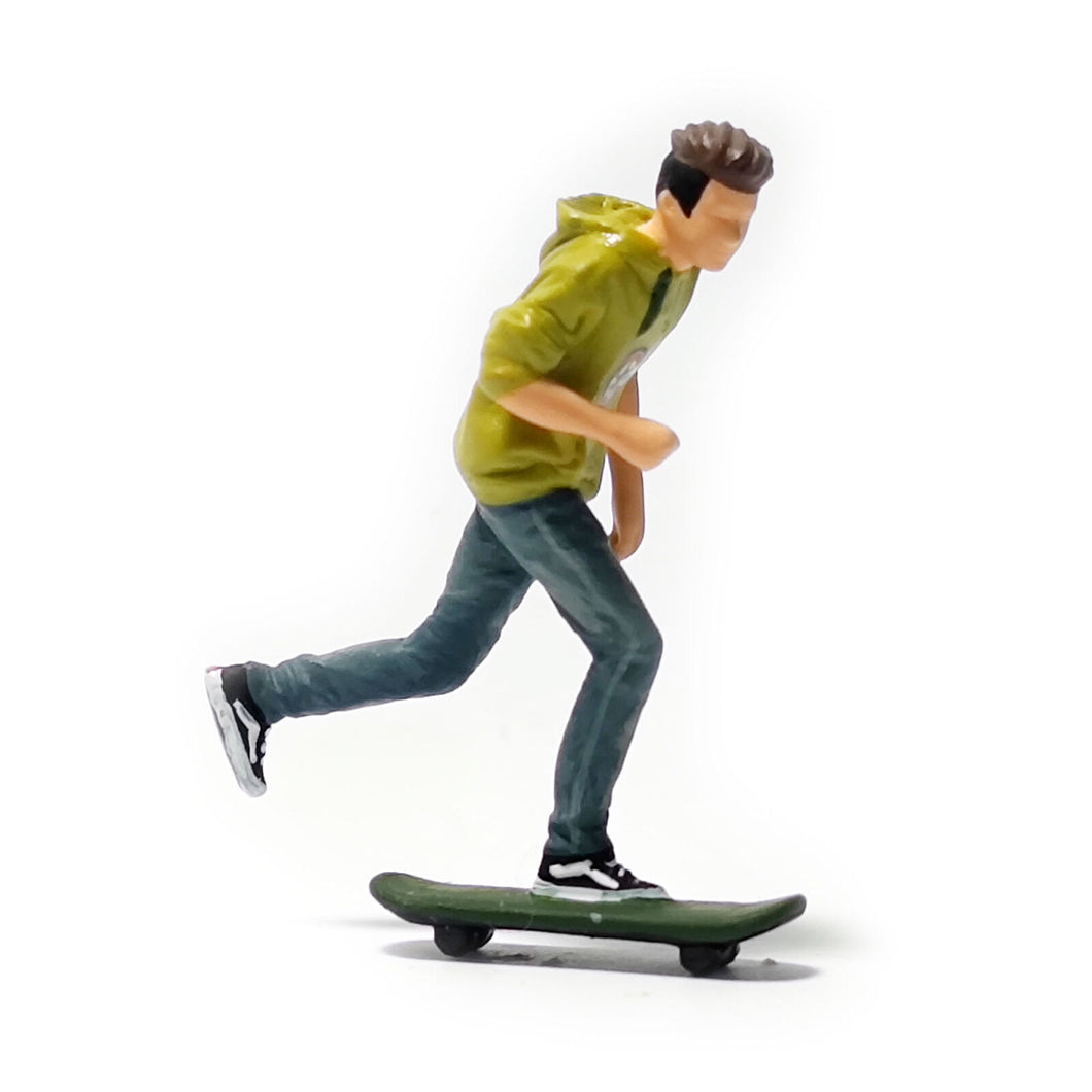 1:64 Painted Figure Mini Model Miniature Resin Diorama Sand Skating Board Boy