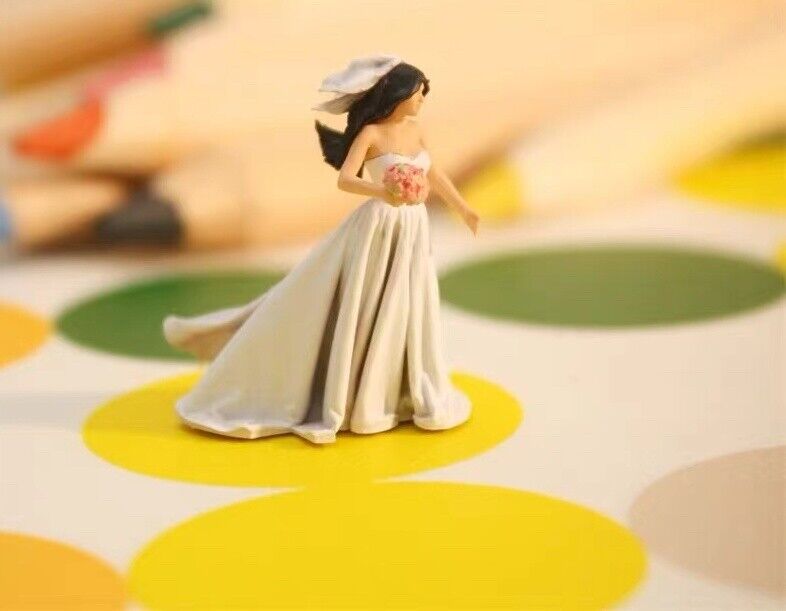 1:64 Painted Figure Model Miniature Resin Diorama Wedding Couple Bride Groom Toy Collection