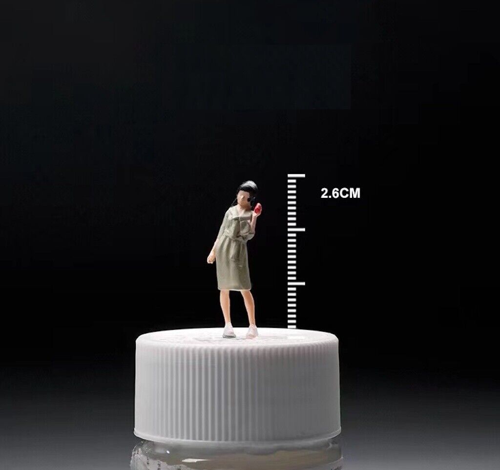 1:64 Painted Figure Mini Model Miniature Car Scenes Resin Toy Photo Posing Girl