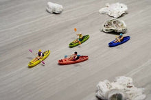 Load image into Gallery viewer, 1:64 Painted Figure Model Miniature Resin Diorama Sand Kayak Kayaker Canoeman
