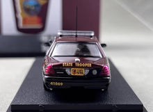 Load image into Gallery viewer, Rollin 1:64 Minnesota MNPD Police CV CROWN VICTORIA Model Diecast Metal Car
