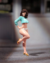 Load image into Gallery viewer, 1:24 Painted Figure Model Miniature Resin Diorama Sand Sexy Beauty Girl Standing
